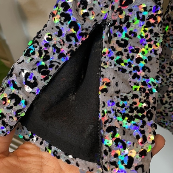 NWT Sandra Mansour
Sequined Velvet Leopard Mini - Picture 12 of 17